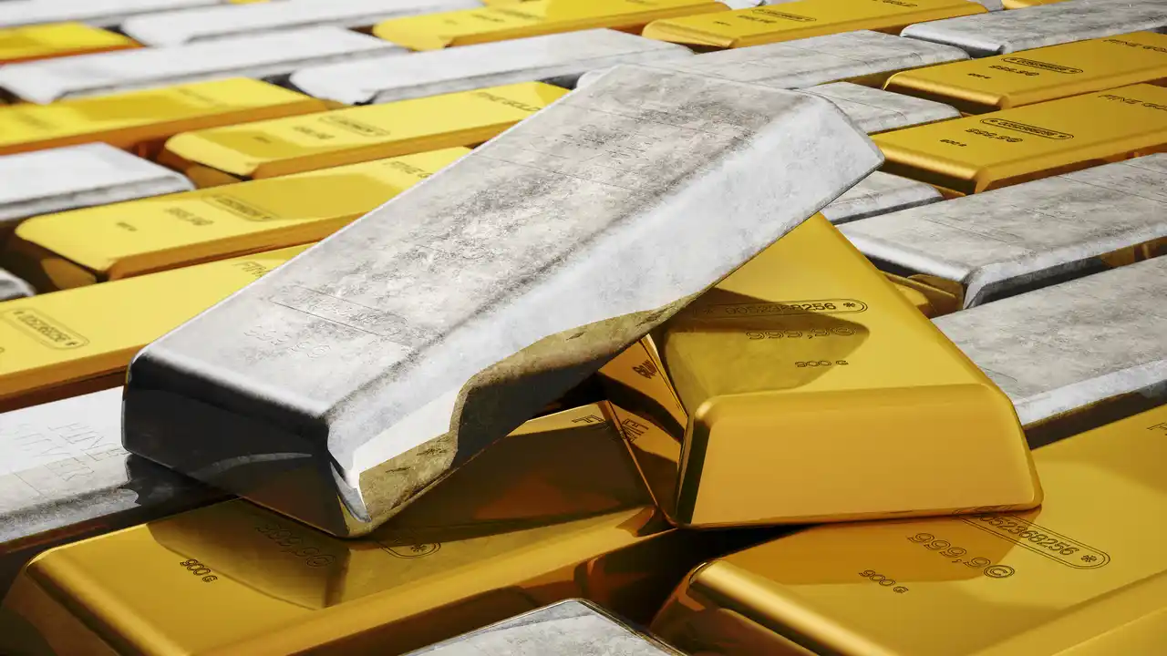 Gold Vs Silver Which Is A Better Investment-Difference Between Gold and Silver-FinancePlusInsurance